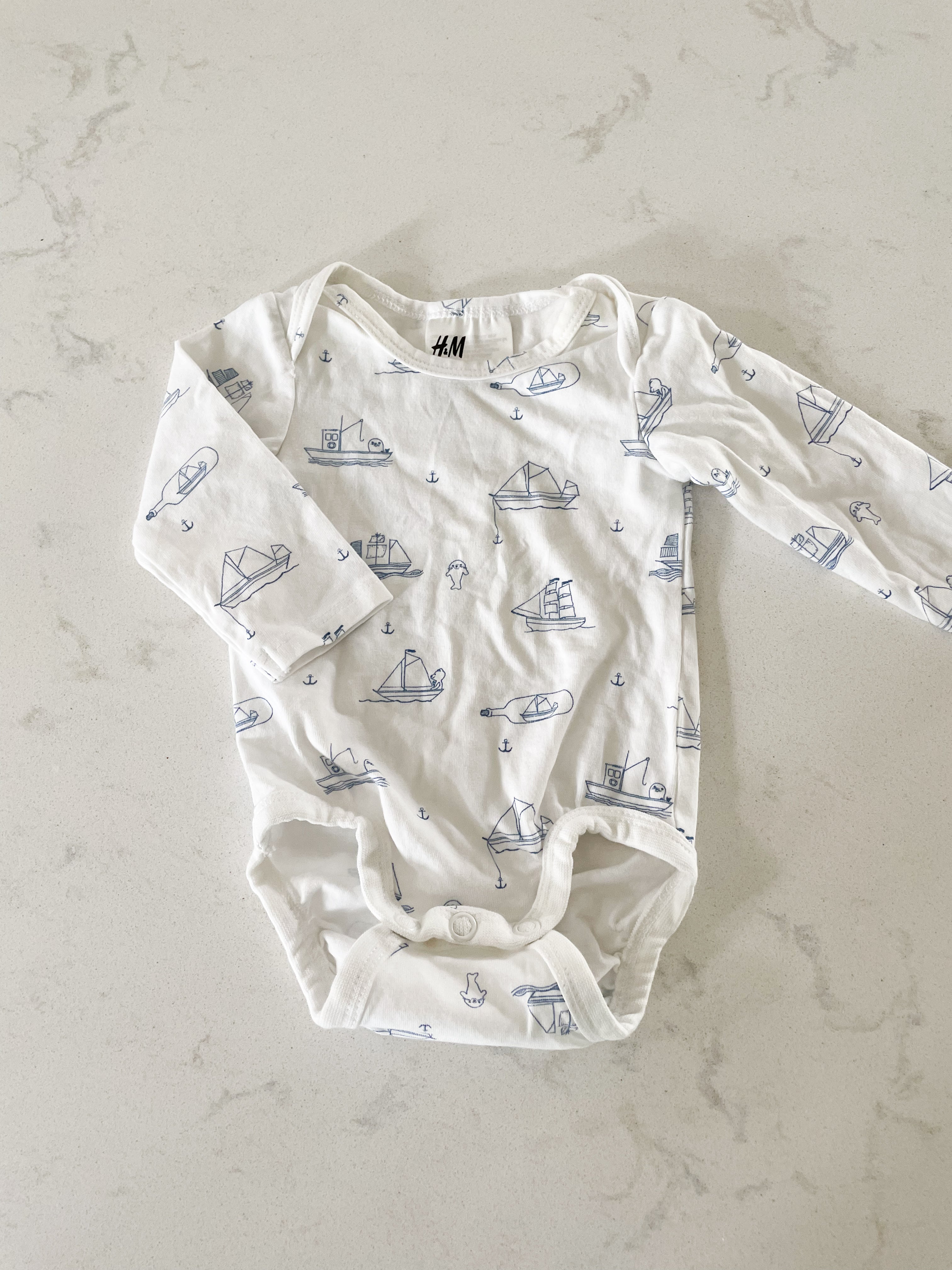 H&M- 0-1 month- long sleeve white bodysuit with minimalist boats