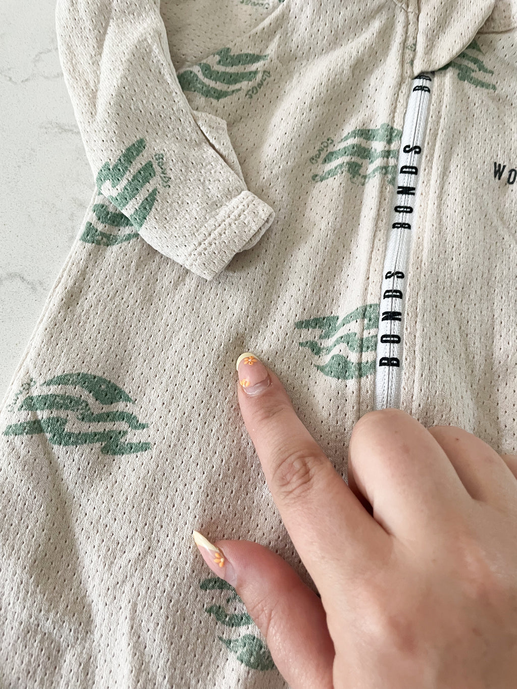 BONDS- size 000 (3-6 months)- beige wondercool jammies