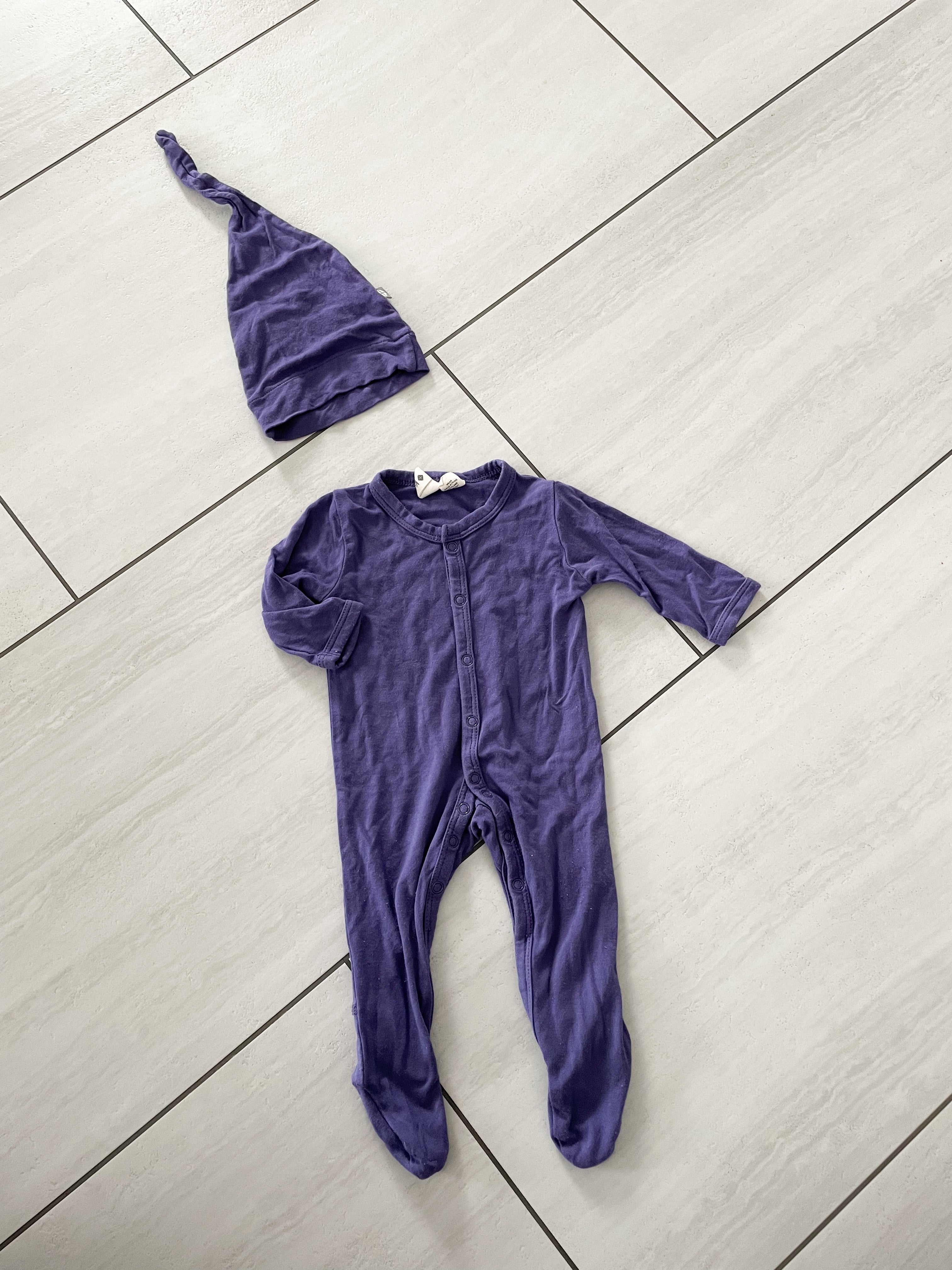 Kyte Baby- Newborn- purple footie snap pajamas bamboo with matching hat
