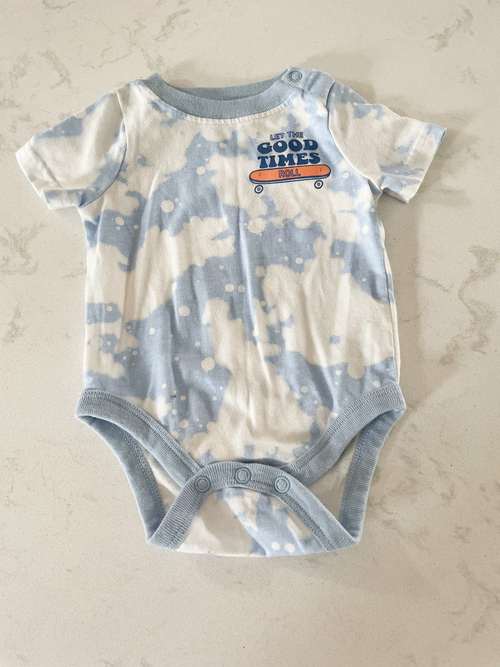 Garanimals- 0-3m- white and blue team cool dinosaur bodysuit