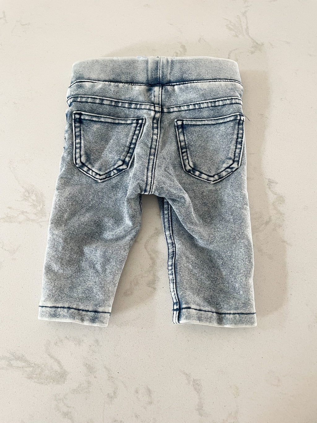 H&M- Newborn- elastic jeans (soft)