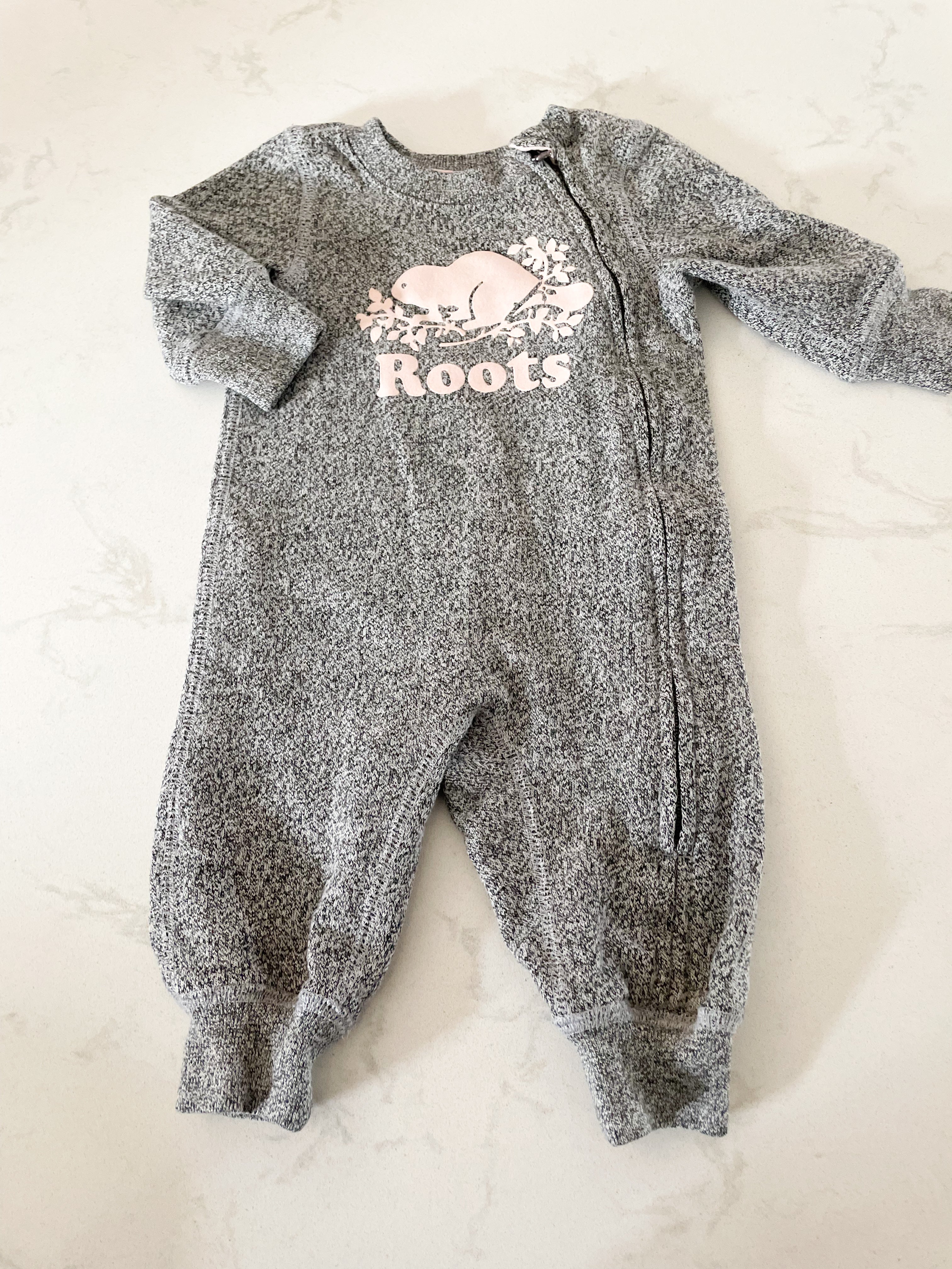 Roots- 0-3 months- speckled sweat suit with pink logo